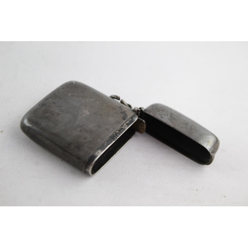 1173 - An antique Samson Mordan & Co. hallmarked London sterling silver plain vesta case, dated 1898 - appr... 