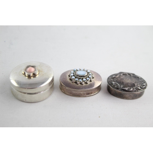 1175 - Three antique hallmarked .925 sterling silver pill/trinket boxes - approx. gross weight 41 grams