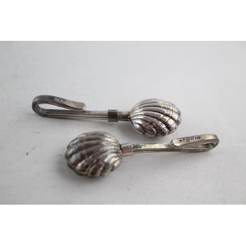 1178 - Two assorted vintage stamped .925 sterling silver napkin clips - approx. gross weight 15 grams