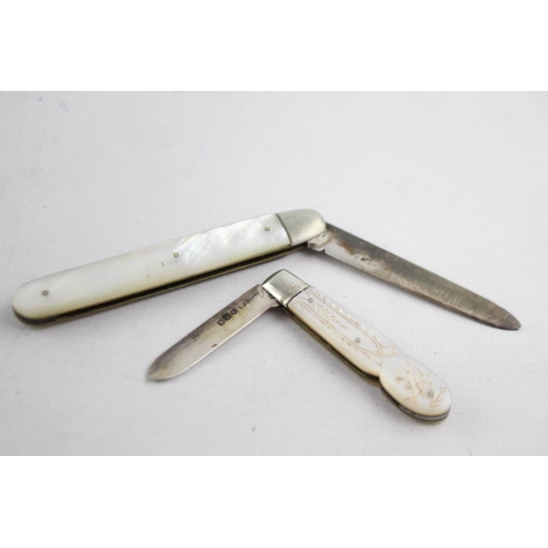 1184 - Two antique hallmarked .925 sterling silver fruit knives with mother of pearl handles - approx. gros... 