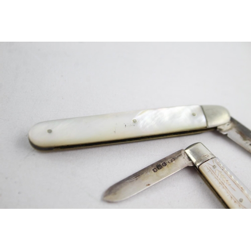 1184 - Two antique hallmarked .925 sterling silver fruit knives with mother of pearl handles - approx. gros... 