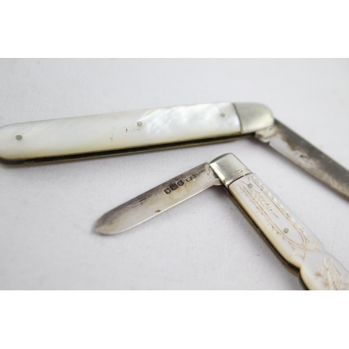 1184 - Two antique hallmarked .925 sterling silver fruit knives with mother of pearl handles - approx. gros... 