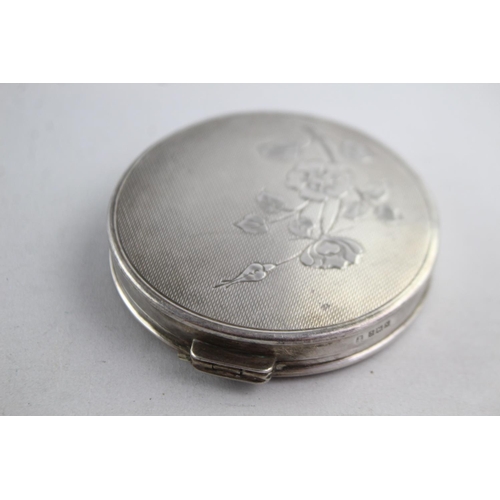 1185 - A vintage Adie Bros Ltd. hallmarked Birmingham sterling silver vanity compact, dated 1962 - approx. ... 