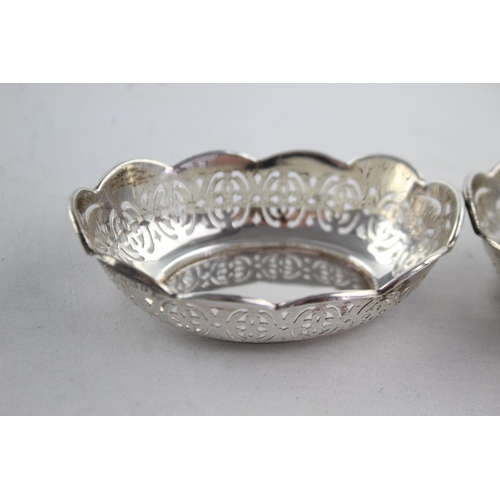 1186 - Two antique Birmingham sterling silver trinket /bon bon dishes, dated 1918 - approx. gross weight 61... 