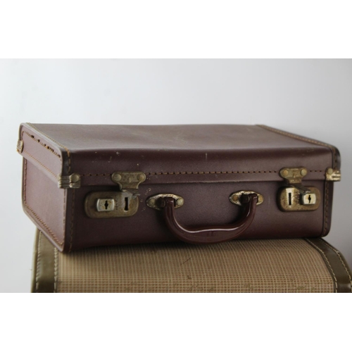 212 - Five antique suitcases and briefcases