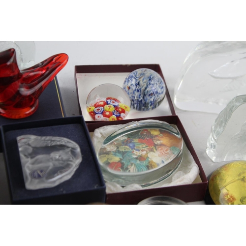 46 - A collection of studio glass paperweights and ornaments to include Millefiori, Dartington Crystal et... 