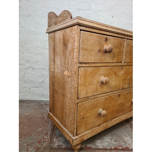 274 - A Victorian pine chest of two short over two long drawers - approx. 94cm high x 88cm wide x 43cm dee... 