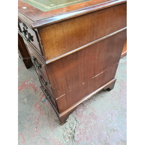 399 - A 19th century style mahogany pedestal desk with eight drawers and green leather writing surface - a... 