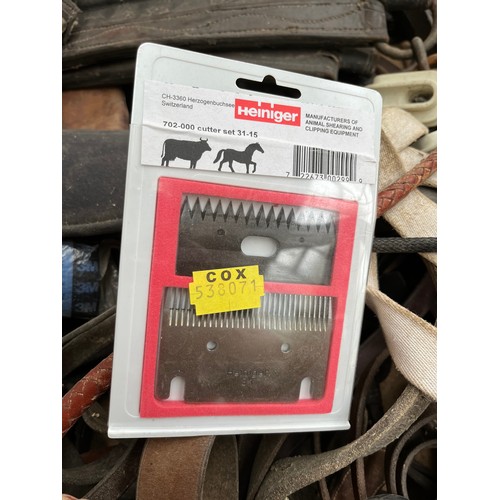 662 - A large quantity of vintage horse tack