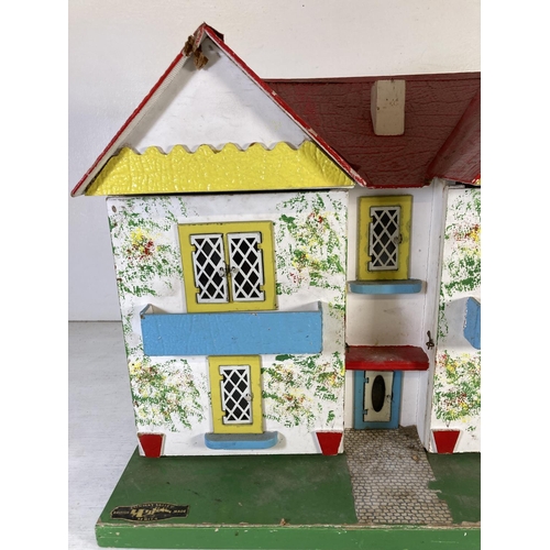 105B - A Conway Valley Series child's playhouse - approx. 40.5cm high x 61cm wide x 35.5cm deep