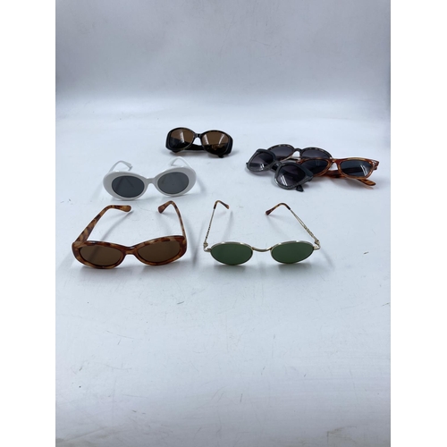 107 - A collection of assorted women's sunglasses