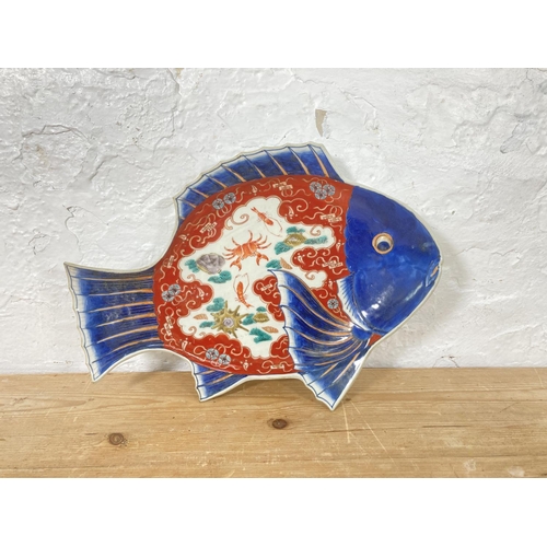 32 - A late 19th/early 20th century Japanese Imari ceramic fish platter - approx. 38.5cm long x 29cm deep