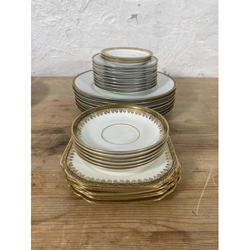 34 - An approx. seventy eight piece Hutschenreuther Selb ceramic dinner service to include two lidded tur... 