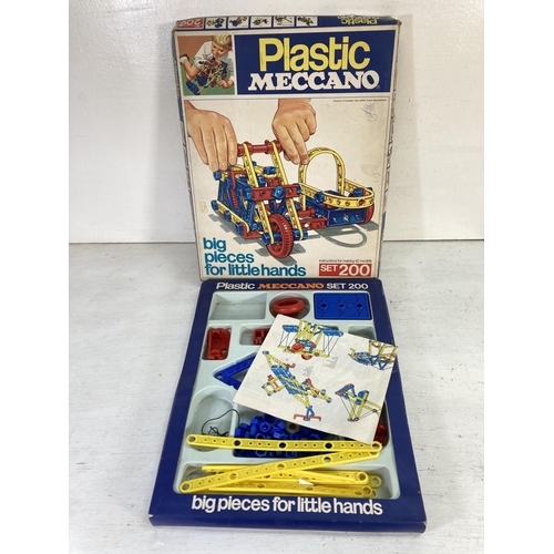 90 - Two boxed vintage Meccano construction sets comprising Set 200 Big Pieces for Little Hands and No.4 ... 