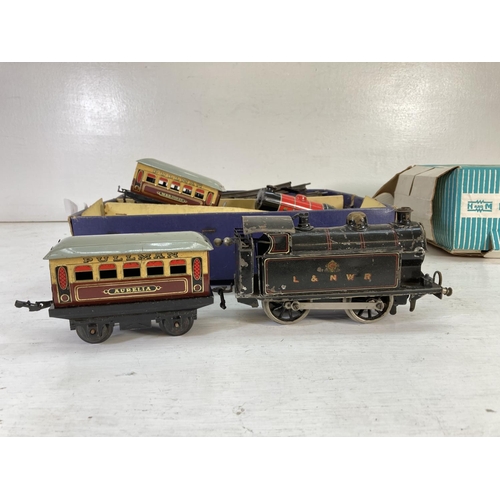 93 - A vintage tinplate model locomotive set with boxed Hammant & Morgan Ltd Clipper 240V power control u... 