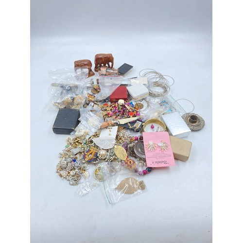 143 - A collection of assorted costume jewellery and collectible items to include quartz wristwatches, tre... 