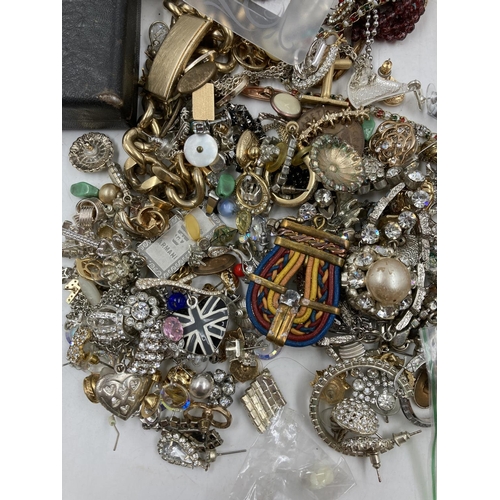 143 - A collection of assorted costume jewellery and collectible items to include quartz wristwatches, tre... 
