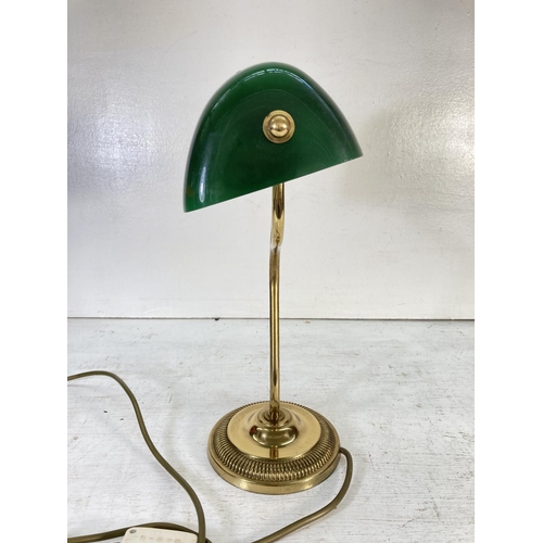 191 - A 1920s style brass effect bankers desk lamp - approx. 38cm high