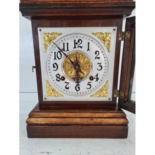 199A - An Ansonia Clock Co. of New York USA wooden cased chiming mantle clock with pendulum - approx. 33cm ... 