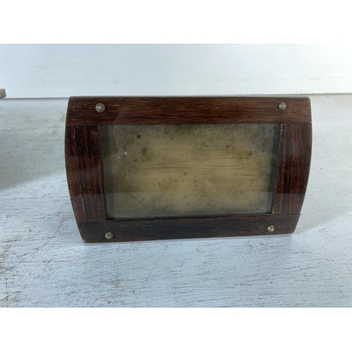 229 - A 19th century rosewood Brewster type stereoscope with a large quantity of slides including six glas... 