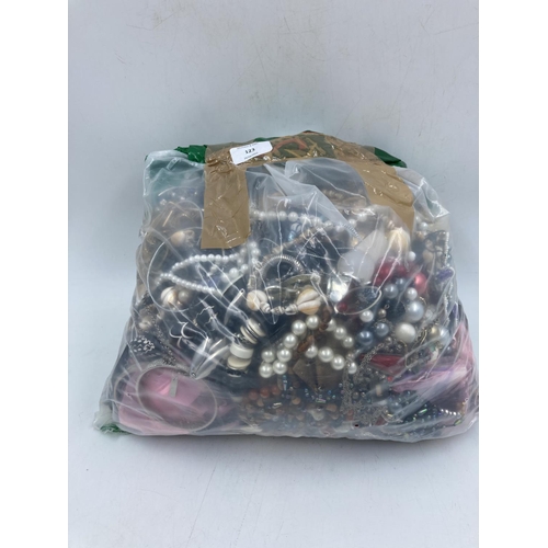 123 - Approx. 10kg of costume jewellery to include bangles, necklaces, rings, earrings etc.
