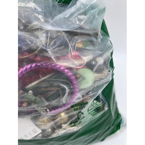 124 - Approx. 10kg of costume jewellery to include bangles, necklaces, rings, earrings etc.