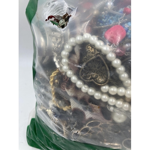 136 - Approx. 10kg of costume jewellery to include bangles, necklaces, rings, earrings etc.