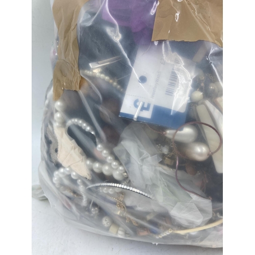 138 - Approx. 10kg of costume jewellery to include bangles, necklaces, rings, earrings etc.