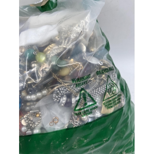139 - Approx. 10kg of costume jewellery to include bangles, necklaces, rings, earrings etc.