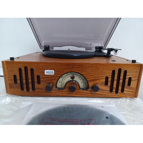 568 - A Classic 1178052 retro three speed record player/two band radio