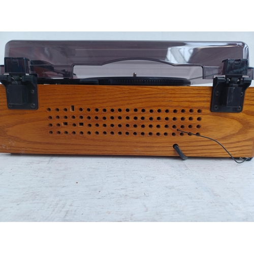 568 - A Classic 1178052 retro three speed record player/two band radio