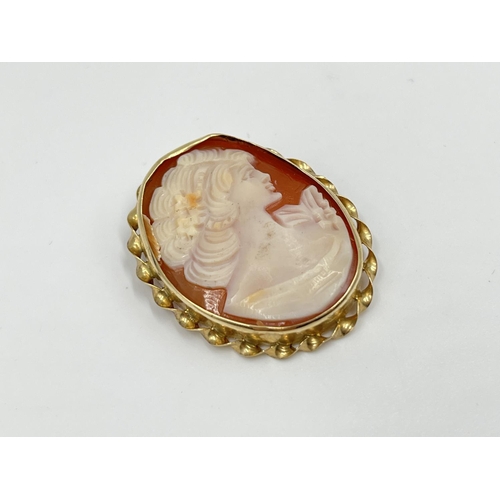 1053 - A hallmarked London 9ct gold cameo pin brooch - approx. gross weight 5.60 grams