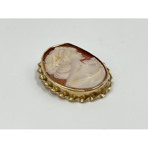 1053 - A hallmarked London 9ct gold cameo pin brooch - approx. gross weight 5.60 grams