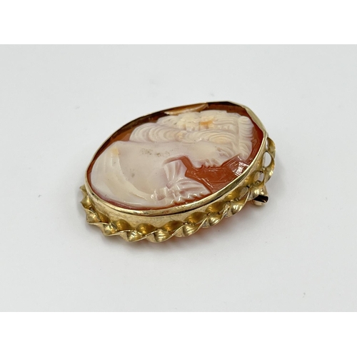 1053 - A hallmarked London 9ct gold cameo pin brooch - approx. gross weight 5.60 grams