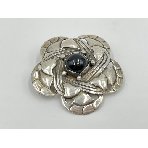 1057 - An early 20th century Georg Jensen Copenhagen 830 silver and sard pin brooch - approx. gross weight ... 