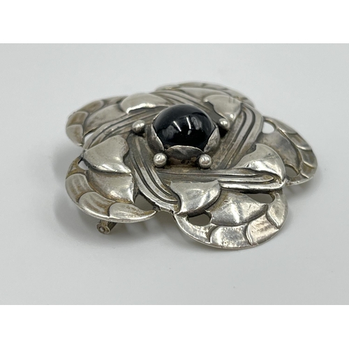 1057 - An early 20th century Georg Jensen Copenhagen 830 silver and sard pin brooch - approx. gross weight ... 