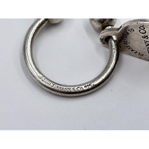 1062 - A Tiffany & Co. hallmarked London silver key ring, dated 1961 stamped 'M17400' - approx. gross weigh... 