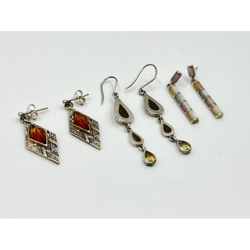 1069 - A collection of vintage jewellery to include pair of silver and amber earrings, pair of 925 sterling... 