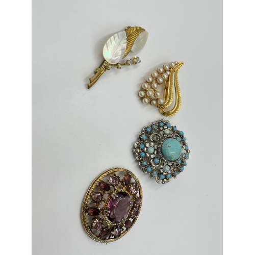 1071 - A collection of assorted costume jewellery to include micro mosaic brooch, cameo brooch, WWI photo l... 