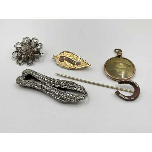 1071 - A collection of assorted costume jewellery to include micro mosaic brooch, cameo brooch, WWI photo l... 