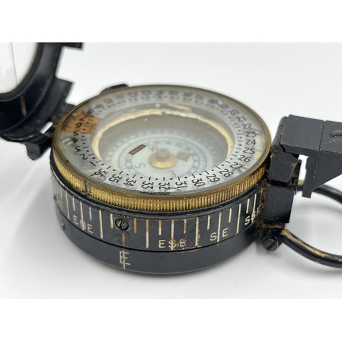 1106A - A WWII T.G. Co Ltd London MK III compass, dated 1940