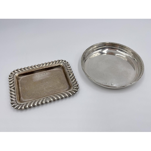 1170 - Two silver trinket dishes, one R. Carr hallmarked Sheffield, dated 1993 - approx. gross weight 29.33... 