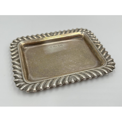 1170 - Two silver trinket dishes, one R. Carr hallmarked Sheffield, dated 1993 - approx. gross weight 29.33... 