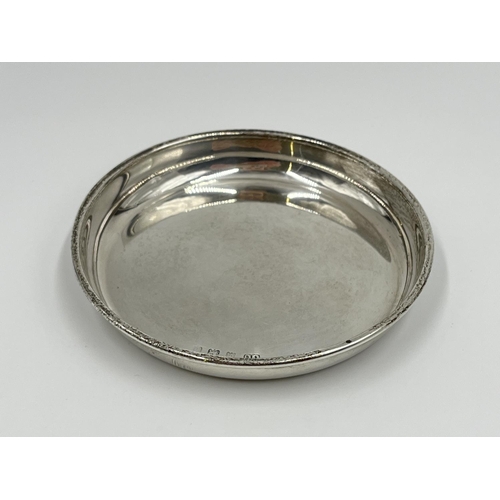 1170 - Two silver trinket dishes, one R. Carr hallmarked Sheffield, dated 1993 - approx. gross weight 29.33... 