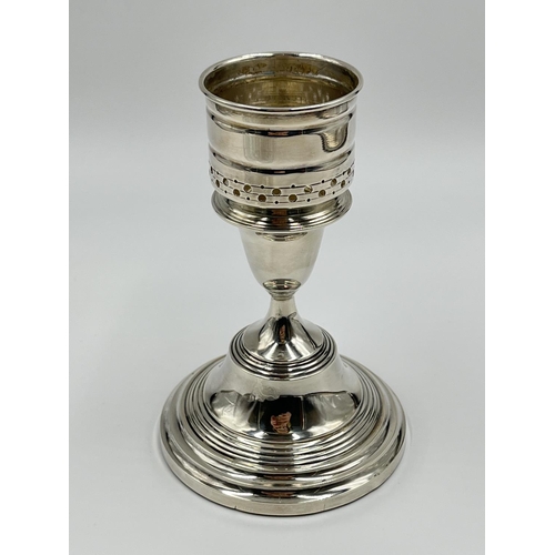 1205 - A David Lawrence hallmarked Birmingham silver weighted candleholder, dated 1965 - approx. gross weig... 