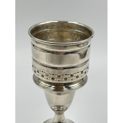 1205 - A David Lawrence hallmarked Birmingham silver weighted candleholder, dated 1965 - approx. gross weig... 