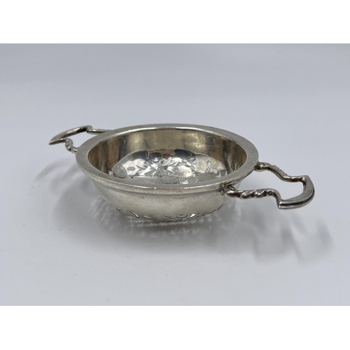 1222 - An E.S. Barnsley George V hallmarked Birmingham silver tea strainer, dated 1919 - approx. gross weig... 