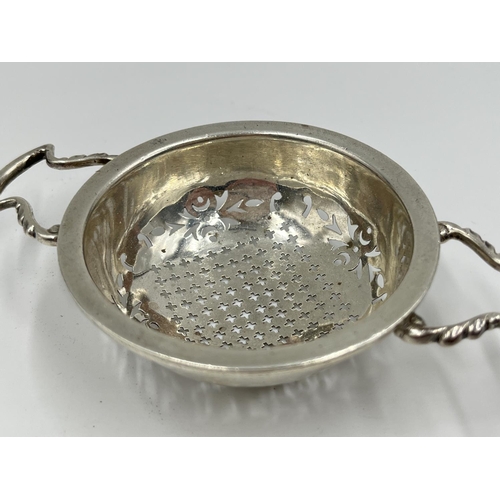 1222 - An E.S. Barnsley George V hallmarked Birmingham silver tea strainer, dated 1919 - approx. gross weig... 