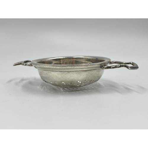 1222 - An E.S. Barnsley George V hallmarked Birmingham silver tea strainer, dated 1919 - approx. gross weig... 