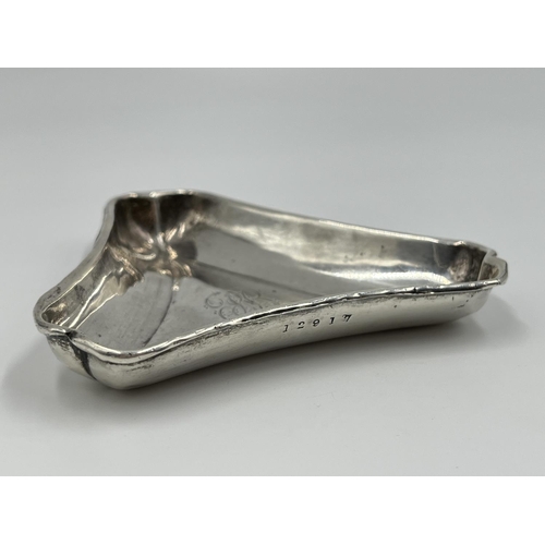 1224 - A Martin Hall & Co. Edward VII hallmarked Birmingham silver triangular trinket dish, dated 1906 - ap... 